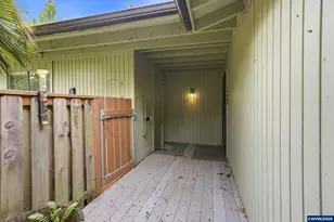1035 Chestnut St NW, Salem, OR 97304 - Photo 9