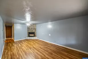 905 Ash St, Brownsville, OR 97327 - Photo 17