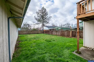 905 Ash St, Brownsville, OR 97327 - Photo 49