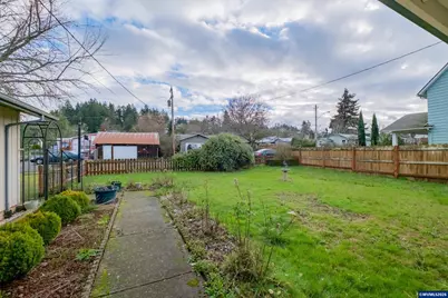 905 Ash St, Brownsville, OR 97327 - Photo 3