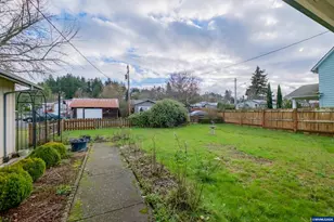 905 Ash St, Brownsville, OR 97327 - Photo 3