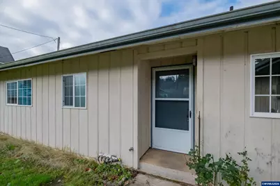 905 Ash St, Brownsville, OR 97327 - Photo 5