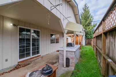 905 Ash St, Brownsville, OR 97327 - Photo 43