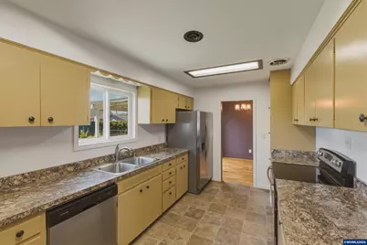 1137 N 4th St, Stayton, OR 97383 - Photo 11