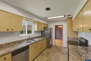 1137 N 4th St, Stayton, OR 97383 - Photo 11