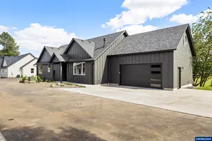 1271 Brown St, Woodburn, OR 97071 - Photo 3