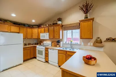 3802 Somerset Dr NE, Albany, OR 97322 - Photo 13