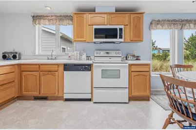 109 NW Sunset Wy, Waldport, OR 97394 - Photo 11