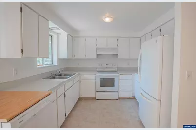 1043 26th Ct, Sweet Home, OR 97386 - Photo 3