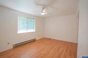 1043 26th Ct, Sweet Home, OR 97386 - Photo 5
