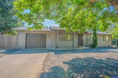 1043 26th Ct, Sweet Home, OR 97386 - Photo 1