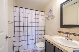 647 NE Autumn Ridge Dr, McMinnville, OR 97128 - Photo 31
