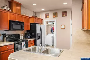 837 SE Bayshore Cir, Corvallis, OR 97333 - Photo 9