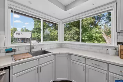 196 23rd St SE, Salem, OR 97301 - Photo 9