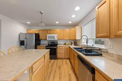 886 N 7th St, Harrisburg, OR 97446 - Photo 13