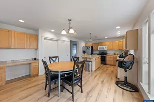 886 N 7th St, Harrisburg, OR 97446 - Photo 9