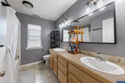 886 N 7th St, Harrisburg, OR 97446 - Photo 25