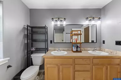 886 N 7th St, Harrisburg, OR 97446 - Photo 27