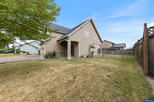 886 N 7th St, Harrisburg, OR 97446 - Photo 3