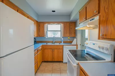 1059 15th Av SW, Albany, OR 97321 - Photo 3