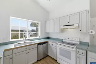2295 Ironwood St, Sweet Home, OR 97386 - Photo 9