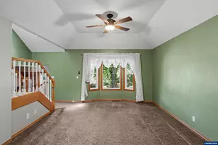 496 SE Walnut Cir, Dallas, OR 97338 - Photo 9