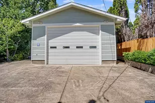 496 SE Walnut Cir, Dallas, OR 97338 - Photo 5