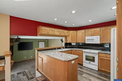 496 SE Walnut Cir, Dallas, OR 97338 - Photo 15
