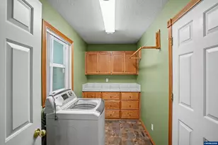 496 SE Walnut Cir, Dallas, OR 97338 - Photo 17