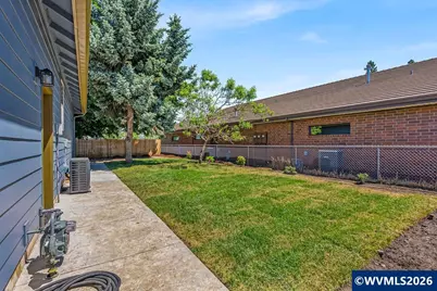 1025 Church St, Woodburn, OR 97071 - Photo 33