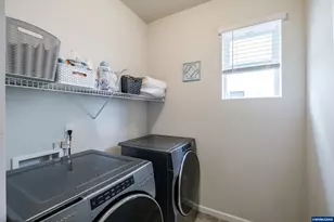 5055 Comet St NE, Salem, OR 97305 - Photo 17