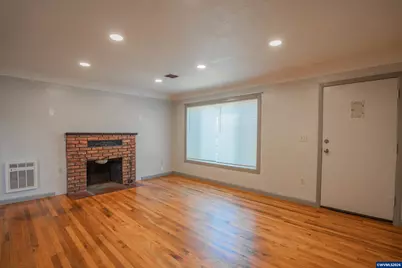 380 S 7th St, Lebanon, OR 97355 - Photo 5