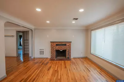 380 S 7th St, Lebanon, OR 97355 - Photo 13
