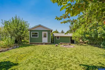 380 S 7th St, Lebanon, OR 97355 - Photo 3