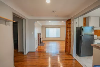 380 S 7th St, Lebanon, OR 97355 - Photo 11