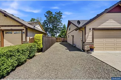 628 NW Hillcrest Dr, Dallas, OR 97338 - Photo 3