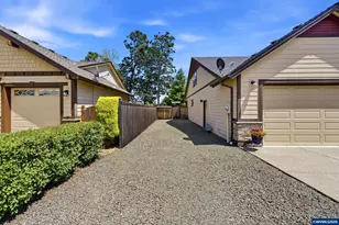 628 NW Hillcrest Dr, Dallas, OR 97338 - Photo 3