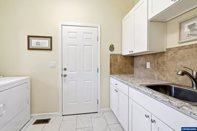628 NW Hillcrest Dr, Dallas, OR 97338 - Photo 13