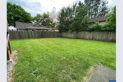 271 E Clay St, Monmouth, OR 97361 - Photo 9