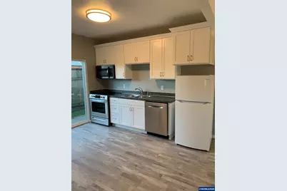 271 E Clay St, Monmouth, OR 97361 - Photo 5