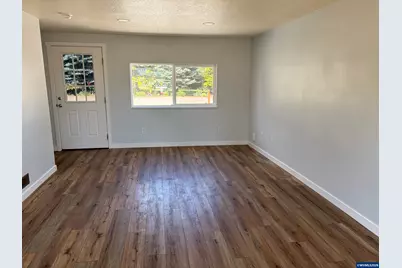 840 SW Cherry St, Willamina, OR 97396 - Photo 5