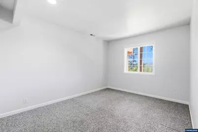 151 Rockridge Lp, Eugene, OR 97405 - Photo 23
