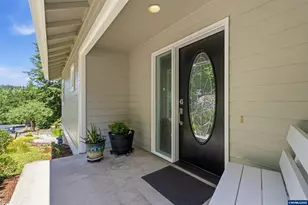 151 Rockridge Lp, Eugene, OR 97405 - Photo 3