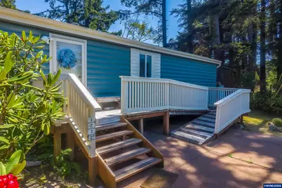 1232 SE 2nd Ct, Lincoln City, OR 97367 - Photo 11