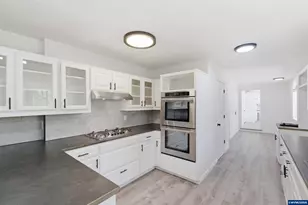 570 22nd Ave SW, Albany, OR 97322 - Photo 13