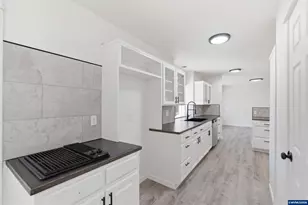 570 22nd Ave SW, Albany, OR 97322 - Photo 17