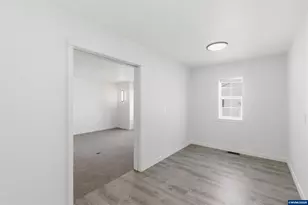 570 22nd Ave SW, Albany, OR 97322 - Photo 7