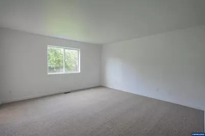 36 E Jadon Dr, Lebanon, OR 97355 - Photo 5