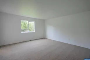 36 E Jadon Dr, Lebanon, OR 97355 - Photo 5