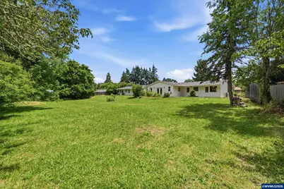 176 NE Azalea Dr, Corvallis, OR 97330 - Photo 31